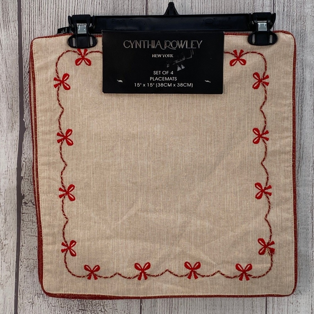 Cynthia Rowley Placemats (4) Beige Red Embroidered Bows Gold Metallic Christmas